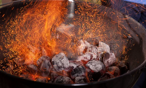 Alev boş sıcak kömür Barbekü Izgara. — Stok fotoğraf