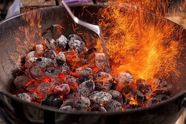 Alev boş sıcak kömür Barbekü Izgara. — Stok fotoğraf