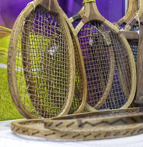 Velha raquete de tênis . — Fotografia de Stock