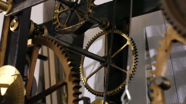Velho mecanismo de torre relógio — Vídeo de Stock