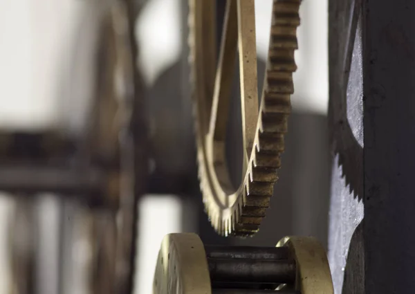 Ancien mécanisme d'une grande horloge à tour — Photo