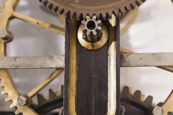 Ancien mécanisme d'une grande horloge à tour — Photo