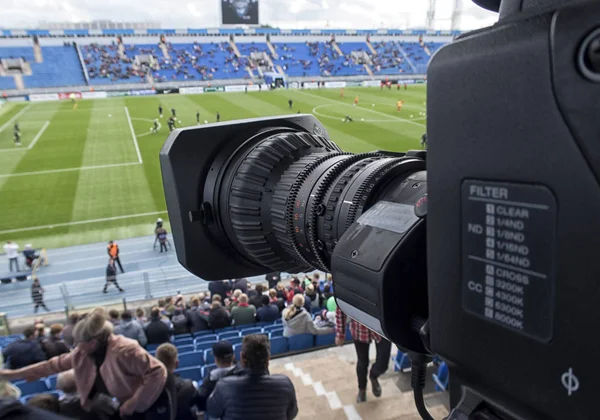 Cámara de televisión en el fútbol — Foto de Stock