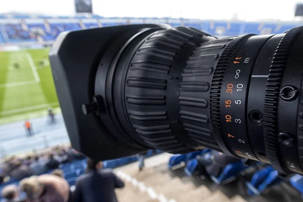 Câmera de tv no futebol — Fotografia de Stock