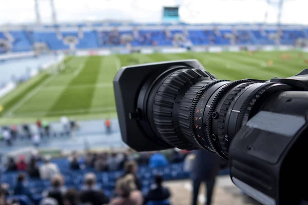 Cámara de televisión en el fútbol — Foto de Stock