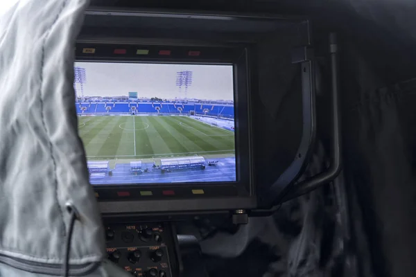 Телевизионная камера в футболе — стоковое фото