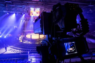 TV kamera karışık dövüş sanatları yarışmalarda.