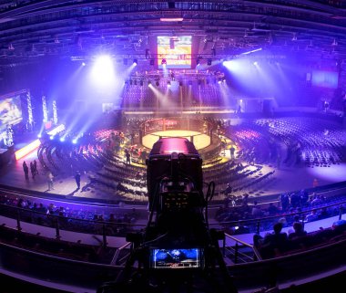 TV kamera karışık dövüş sanatları yarışmalarda.