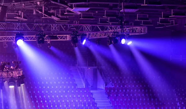 TV kamera karışık dövüş sanatları yarışmalarda.