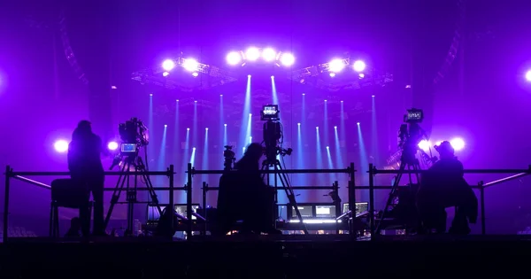 TV-kamera i en konsert hal. — Stockfoto