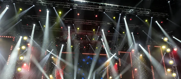 Luz da cena durante o concerto . — Fotografia de Stock