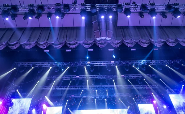 Luz da cena durante o concerto . — Fotografia de Stock