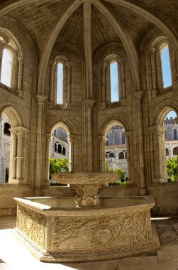 Alkobas, tarihi merkezi manastır. Portekiz.