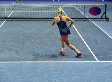 Tenisçi, hızlı hareket, odak.