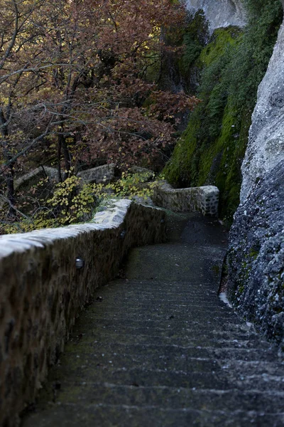 Primer plano de la escalera de piedra . —  Fotos de Stock