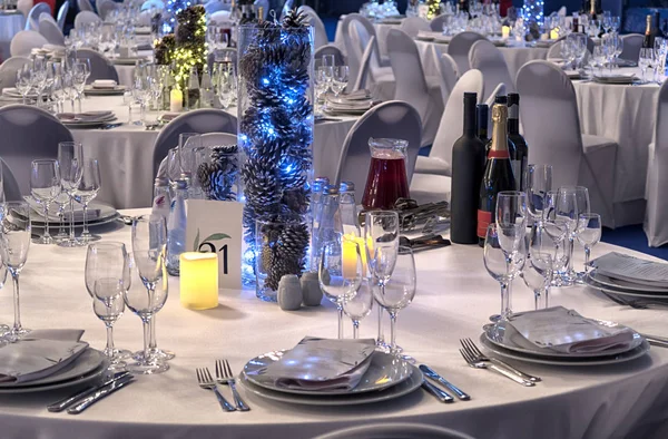 Table de Noël et Nouvel An avec Champagne . — Photo