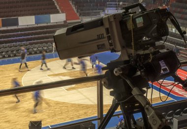 Basketbol televizyon kamerası. Profesyonel dijital kamera. 4k video kameralar için aksesuarlar.