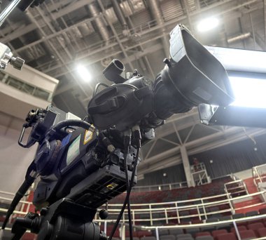 Basketbol televizyon kamerası. Profesyonel dijital kamera. 4k video kameralar için aksesuarlar.