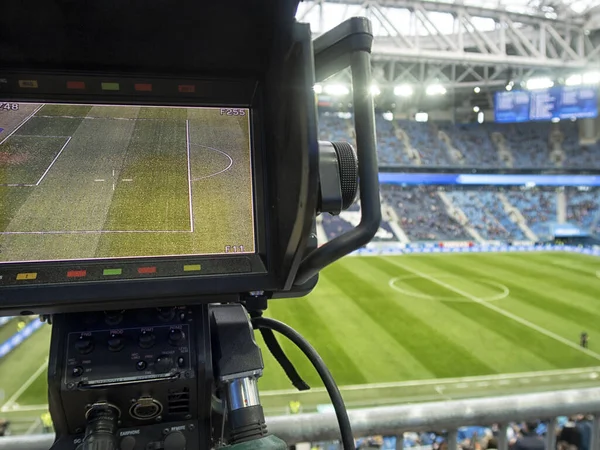 TV en el fútbol. Cámara de vídeo digital profesional. — Foto de Stock