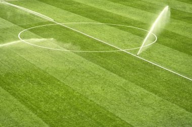 Bir futbol stadyumunun fotoğrafı. Maçtan önce futbol stadyumu.