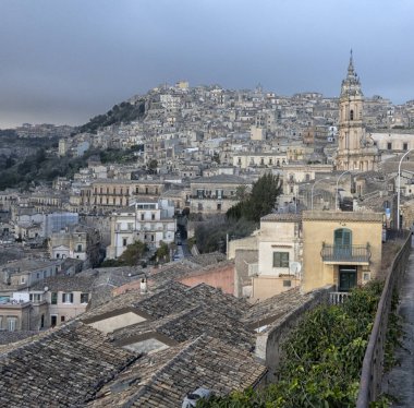 Sicilya 'daki tarihi şehir Modica' ya bakın. İtalya.