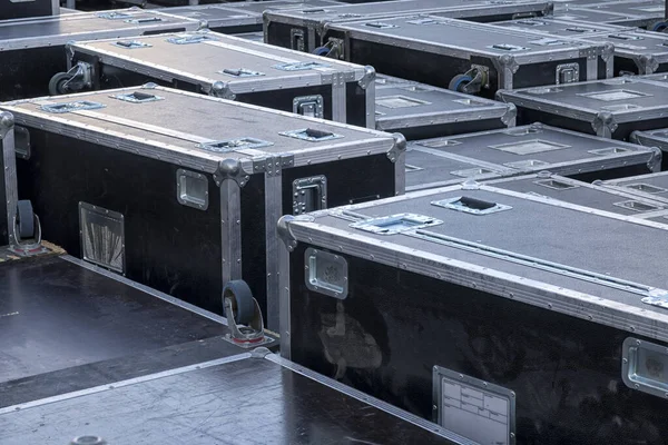 金属盒设备存储箱 航运集装箱 货物的安全运输 打开的金属容器 — 图库照片