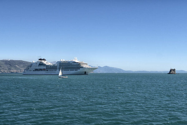 Путешествие круизного корабля в Средиземном море из
.