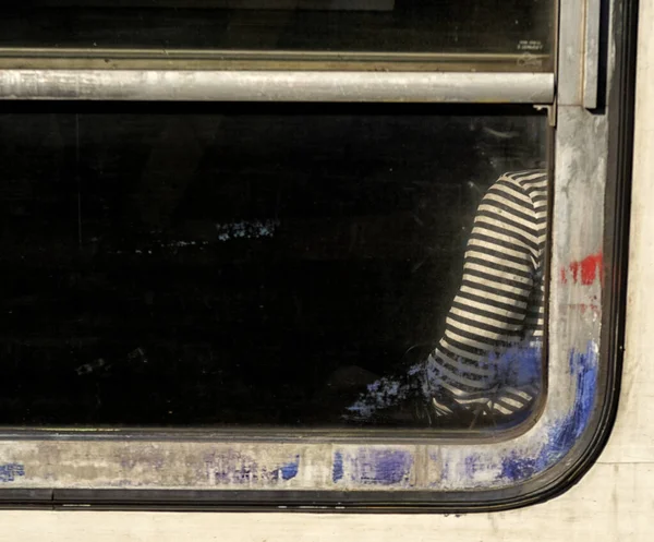 在铁路上的一列客运列车的车厢内观看 铁路运输 — 图库照片