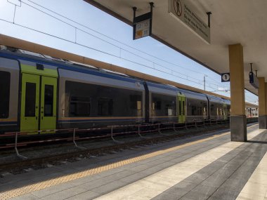 Demiryolu taşımacılığı. Seyahat ve macera için turist geçmişi.