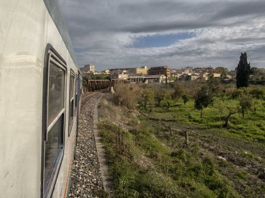 Demiryolu taşımacılığı. Seyahat ve macera için turist geçmişi.