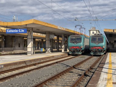 Demiryolu taşımacılığı. Seyahat ve macera için turist geçmişi.