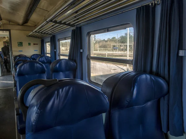 Vista All Interno Della Carrozza Treno Passeggeri Sulla Ferrovia Trasporti — Foto Stock