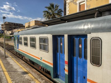 Demiryolu taşımacılığı. Seyahat ve macera için turist geçmişi.