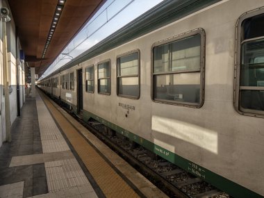 Demiryolu taşımacılığı. Seyahat ve macera için turist geçmişi.