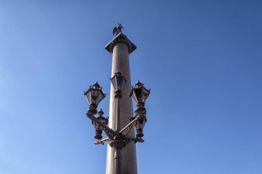 St. Petersburg 'da. RUSSIA - Mayıs 09, Zafer Günü 'nün yıldönümü. Saray Meydanı 'ndaki askeri teçhizatın resmi geçişi.