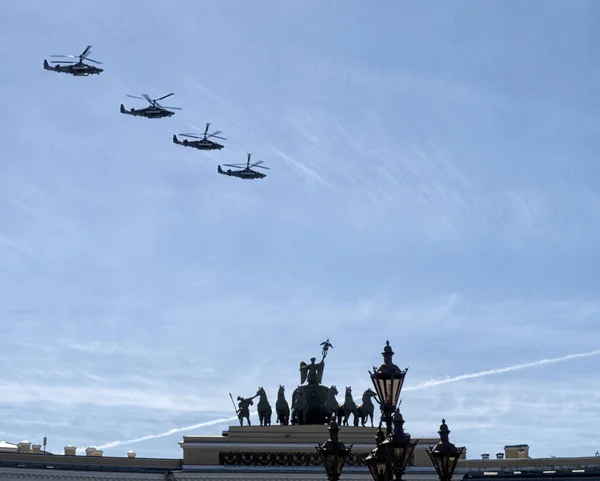 Szentpétervár Oroszország Május Győzelem Napjának Évfordulója Repülőgépek Ünnepélyes Repülése Szentpéterváron — Stock Fotó