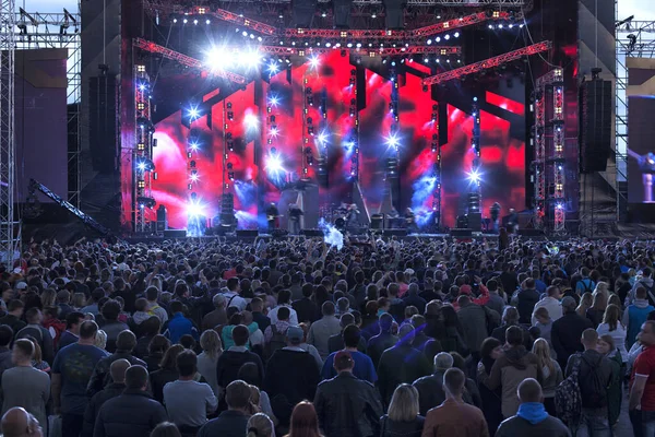 Crowd People Concert Front Bright Stage Lights — Stock Photo, Image