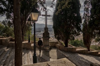 Ada manzarası, tarihi binalar, deniz manzarası Mayorka İspanya, güzel kıyı, Akdeniz, Balear Adaları.