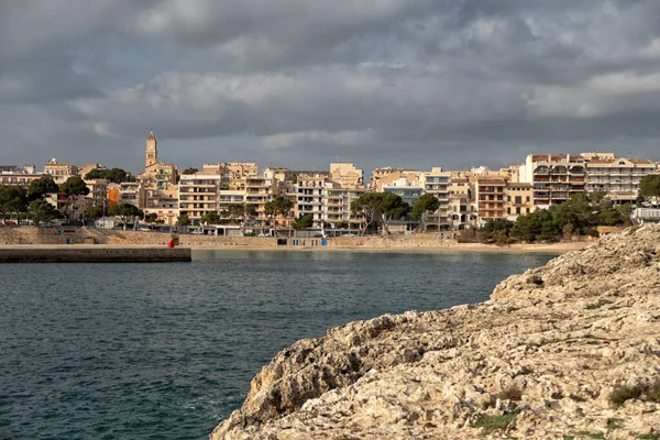 Landskap Utsikt Över Historiska Byggnader Havsutsikt Mallorca Spanien Vacker Kust — Stockfoto