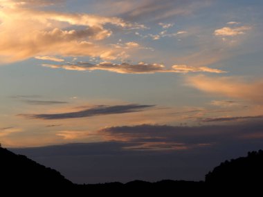 Türkiye 'de deniz manzaralı Marmaris, güzel sahil, Akdeniz.