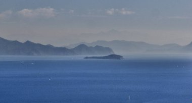 Türkiye 'de deniz manzaralı Marmaris, güzel sahil, Akdeniz.