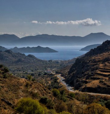 Türkiye 'de deniz manzaralı Marmaris, güzel sahil, Akdeniz.