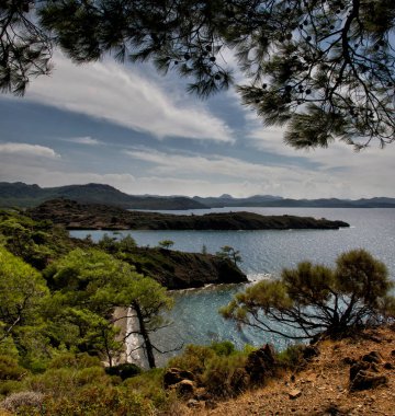 Türkiye 'de deniz manzaralı Marmaris, güzel sahil, Akdeniz
