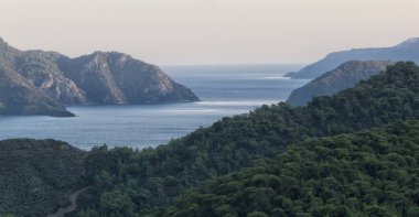 Türkiye 'de deniz manzaralı Marmaris, güzel sahil, Akdeniz
