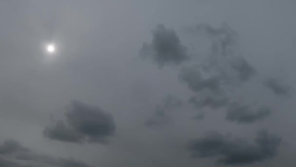 Zeitrahmen Grauer Wolken Die Himmel Schweben Manchmal Lugt Die Sonne — Stockvideo