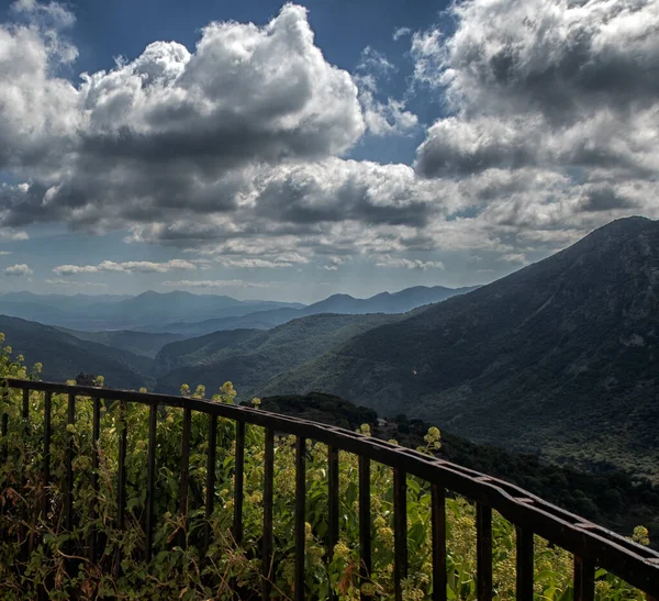 Krajobraz Widok Zabytkowe Budynki Panorama Górskiego Krajobrazu Półwyspu Peloponezowego Grecji — Zdjęcie stockowe