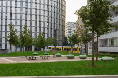 Berlin 'in merkezindeki avluda oyun parkı