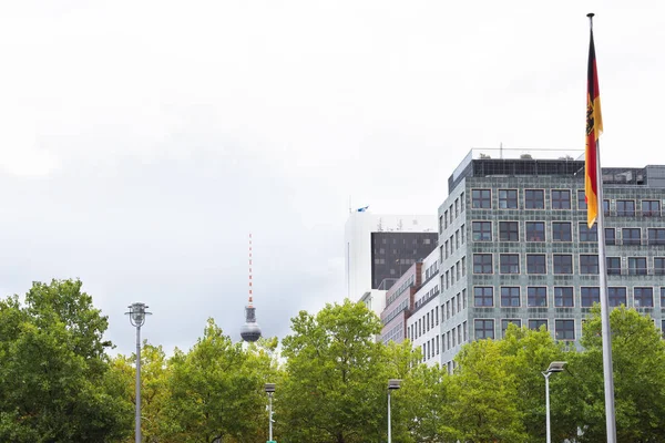 从Dorothea-Schlegel-Platz看电视塔 — 图库照片