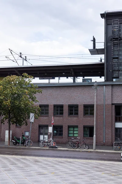 Železniční stanice Bahnhof Berlin Friedrichstrasse — Stock fotografie