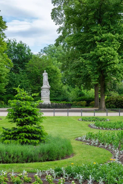 Walk through the Tiergarten park